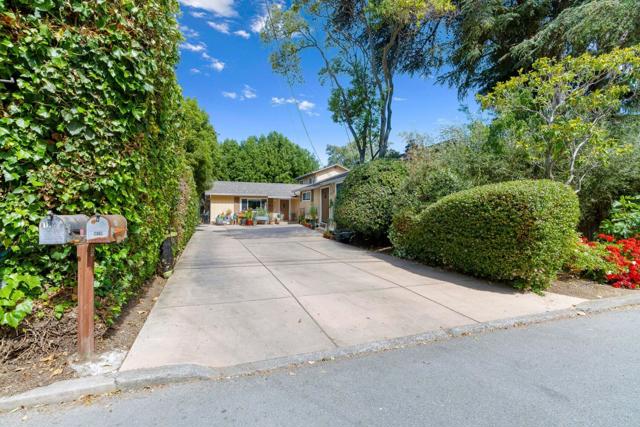 810 Cambridge Avenue, Menlo Park CA: https://media.crmls.org/mediaz/648cbc6d-1a58-4363-92f6-773aaa6ec56b.jpg