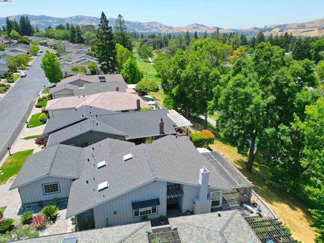 727 Paradise Valley Ct, Danville CA: https://media.crmls.org/mediaz/648cc849-1d21-4d4d-bf72-eb1aa0ac65d3.jpg
