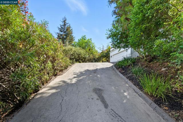 189 Rudgear Drive, Walnut Creek CA: https://media.crmls.org/mediaz/648d0065-e9e4-4bf8-a424-bd748ebd6bf6.jpg
