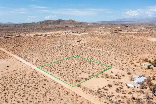 210 Kuna Avenue, Landers CA: https://media.crmls.org/mediaz/648d4932-077f-43b3-982e-31da028f2bcb.jpg