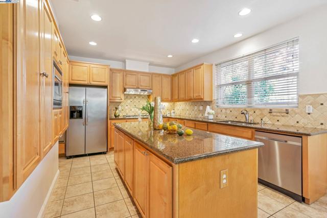 135 Cara Ct, Walnut Creek CA: https://media.crmls.org/mediaz/648d8622-83de-4d74-b392-6848e4580b00.jpg