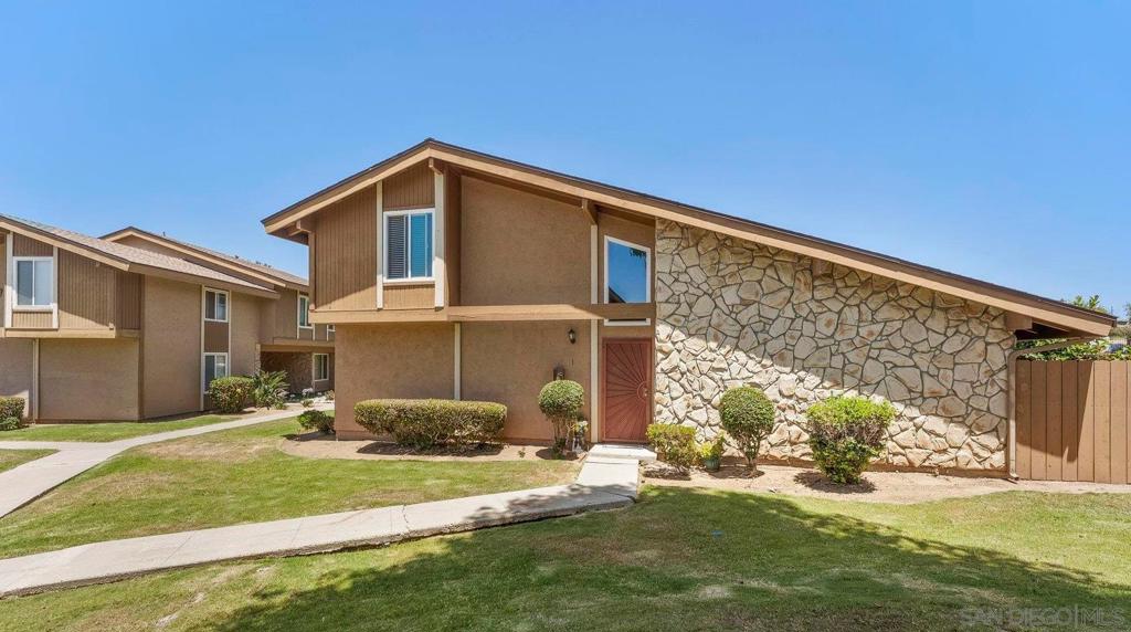 32 Orange Ave #1