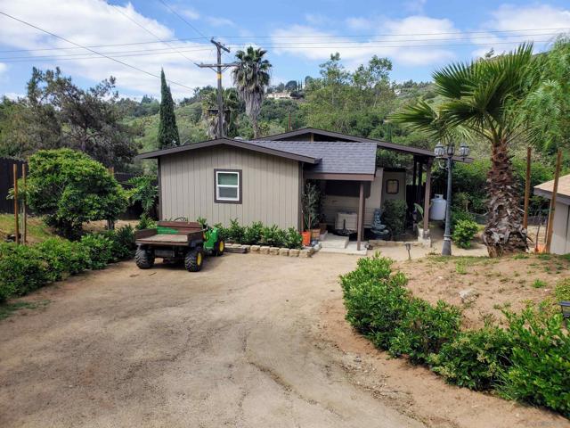 4716 S Mission Rd, Fallbrook CA: https://media.crmls.org/mediaz/648f4767-d8e2-4f0c-b51d-aadfa55be19e.jpg