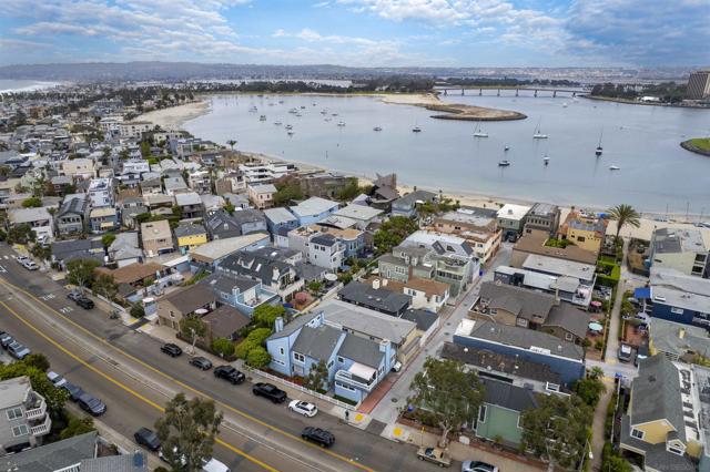 801 Allerton Ct, San Diego CA: https://media.crmls.org/mediaz/648f82d5-995e-44d5-be72-1da645b4a3ef.jpg