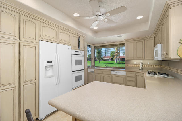 322 Villena Way, Palm Desert CA: https://media.crmls.org/mediaz/648fa967-57e8-4763-af91-b20612e67280.jpg