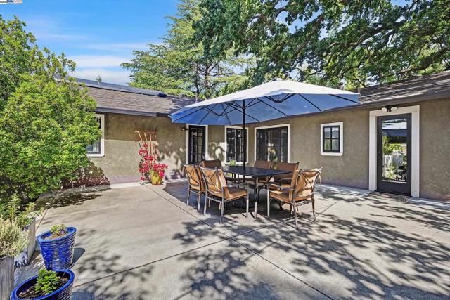 203 Roberta Ave, Pleasant Hill CA: https://media.crmls.org/mediaz/64902cbb-3518-4c9f-b906-d2dfc5df8537.jpg