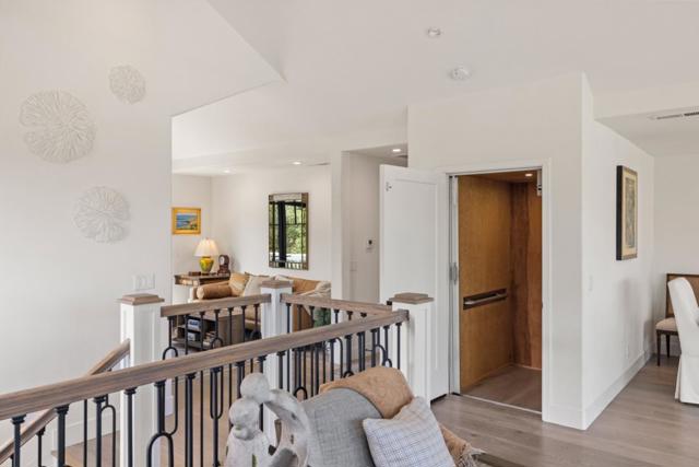 1015 Jewell Avenue, Pacific Grove CA: https://media.crmls.org/mediaz/6490524e-7c84-4b28-84e0-91f84e36cc35.jpg