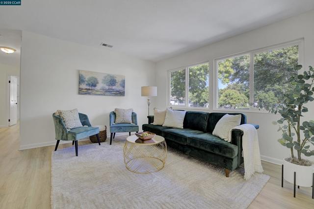 1356 Del Rio Cir, Concord CA: https://media.crmls.org/mediaz/649085b7-f41f-4d88-adf5-5f7dec26a1f0.jpg
