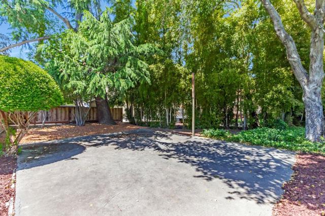 20335 Saratoga Los Gatos Road, Saratoga CA: https://media.crmls.org/mediaz/6490f8cc-72ab-4b01-a574-19b43efa87bf.jpg
