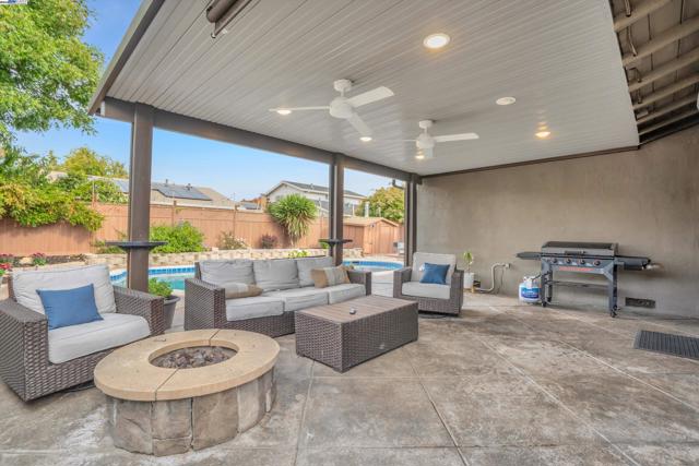 7347 Ione Ct, Dublin CA: https://media.crmls.org/mediaz/6490fd58-920e-4ae1-9263-47a0ecbad88e.jpg