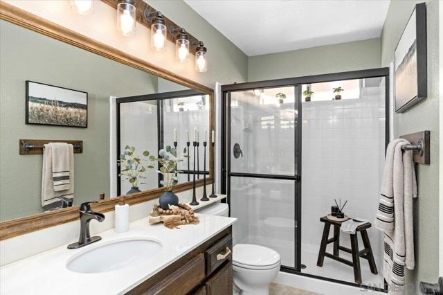 2208 Terracewood Ln, Escondido CA: https://media.crmls.org/mediaz/64917701-6cad-4c2c-a481-b6f6e539d47a.jpg