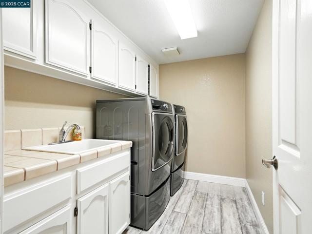 3052 Miwok Way, Clayton CA: https://media.crmls.org/mediaz/649191f3-af53-4be5-93c8-e69ed22fcc82.jpg