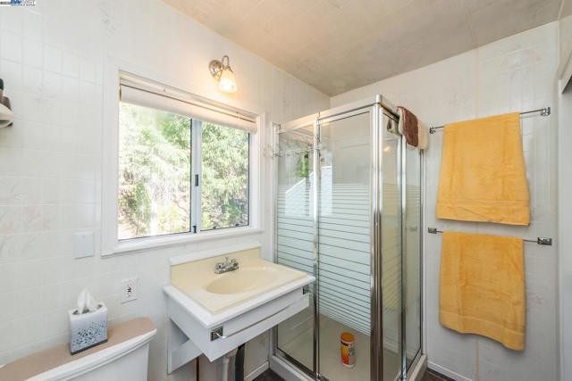 8341 East Side Rd, Trinity Center CA: https://media.crmls.org/mediaz/6492c34c-f660-4071-ae2b-b698852ffcf1.jpg