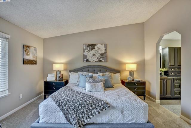 30 San Vicente Ct, Danville CA: https://media.crmls.org/mediaz/64931fa9-d770-447b-b927-3815b0b3c024.jpg