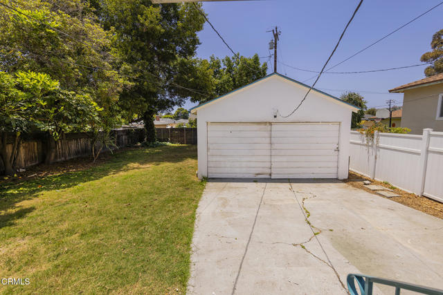237 N Katherine Drive, Ventura CA: https://media.crmls.org/mediaz/6493afd5-4dd3-4088-987e-b27564c50330.jpg