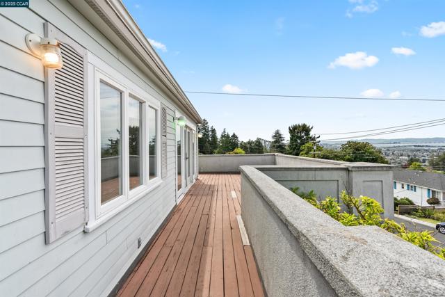 39 Anson Way, Kensington CA: https://media.crmls.org/mediaz/6493bea5-b754-46cc-a59d-6d583bf3fa10.jpg