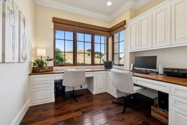 6340 Inspiration Ter, Pleasanton CA: https://media.crmls.org/mediaz/64943905-33e0-4602-acd3-7e25f742cf07.jpg