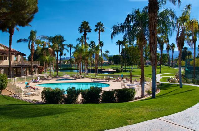 125 Lakeshore Drive, Rancho Mirage CA: https://media.crmls.org/mediaz/6495792a-e542-43cd-86c7-14d2a0167bde.jpg