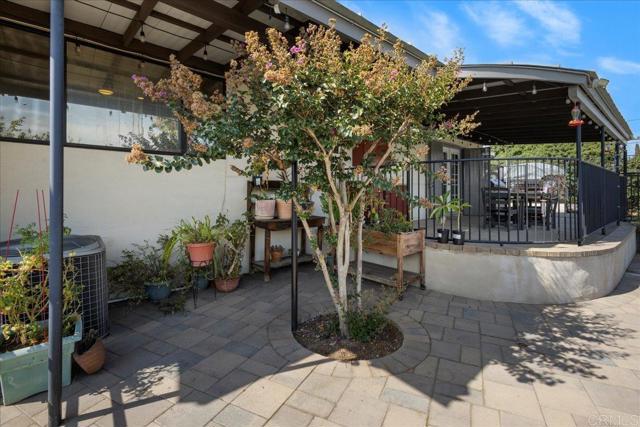 1131 Mary St, El Cajon CA: https://media.crmls.org/mediaz/6495a9c3-80d3-4ea9-b905-6f1680ae1a05.jpg