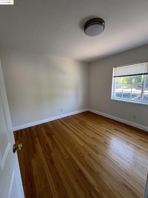 3244 ELLIS ST, Berkeley CA: https://media.crmls.org/mediaz/6495f611-96fd-4466-90dd-7da005e4d1a7.jpg
