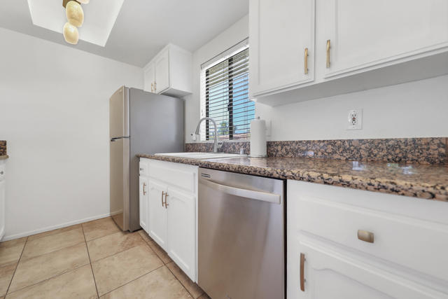 Image 8 of 42 For 40492 Bay Hill Way