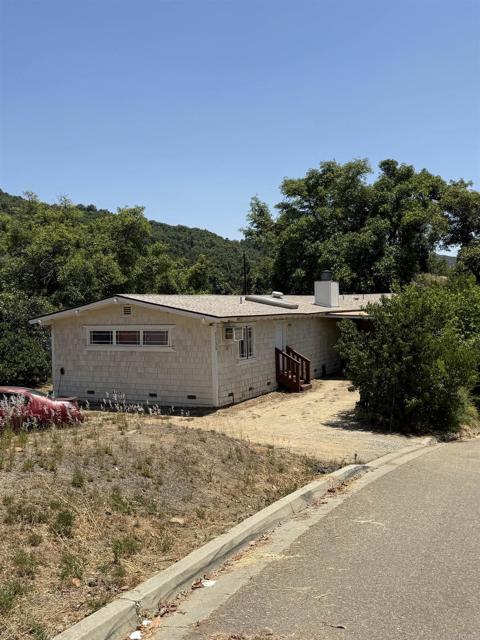 3137 E Valley Parkway, Escondido CA: https://media.crmls.org/mediaz/64967d5e-8c13-419e-a661-b387bfbcfaee.jpg