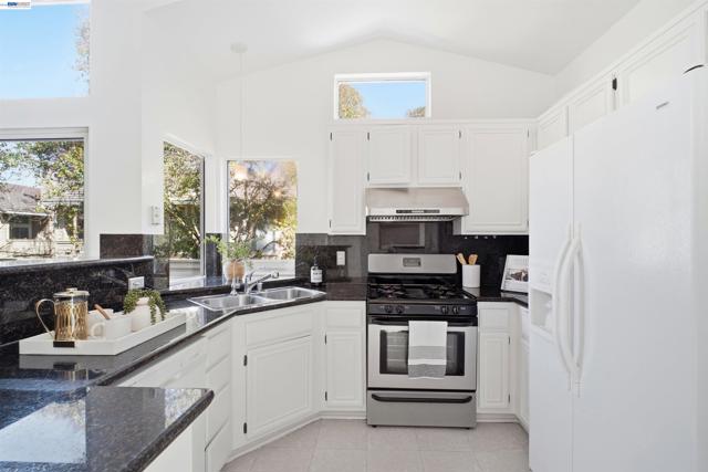 Image 5 of 28 For 5245 Tacoma Cmn