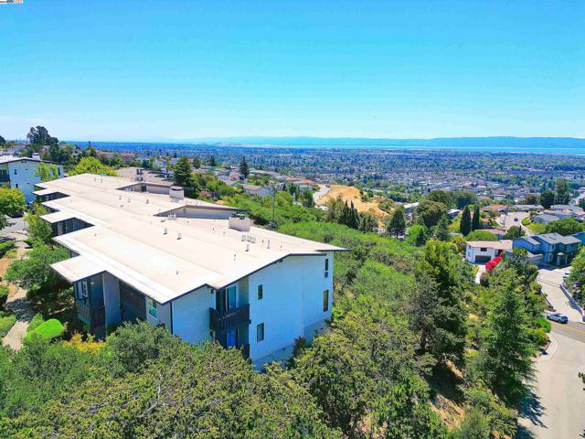 19100 Crest Ave, Castro Valley CA: https://media.crmls.org/mediaz/64974b6c-b617-4922-b3df-390507926884.jpg