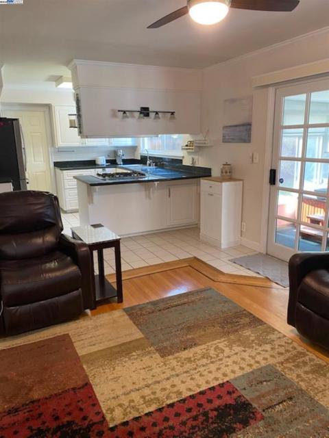 5186 Greenmeadow Dr, Concord CA: https://media.crmls.org/mediaz/64977c2e-a590-4385-9f6f-51c3338de5de.jpg