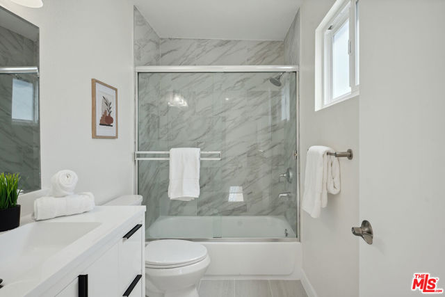 17109 Palisades Circle, Pacific Palisades CA: https://media.crmls.org/mediaz/6497bcd9-4e05-4fb8-a43c-d53a9f62e800.jpg
