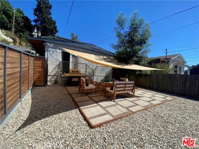 3422 Holyoke Drive, Los Angeles CA: https://media.crmls.org/mediaz/6497cb1f-d4e1-4684-936b-9249067b9bb8.jpg