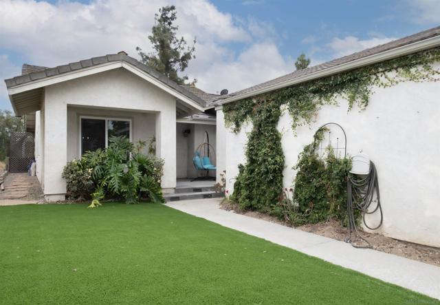 1873 Guilder Gln, Escondido CA: https://media.crmls.org/mediaz/64980cb0-78bb-4949-9991-1845fec704cd.jpg