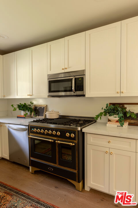 5018 Valleydale Avenue, Los Angeles CA: https://media.crmls.org/mediaz/6498d277-6857-43df-b9b1-06351e2c9fbf.jpg