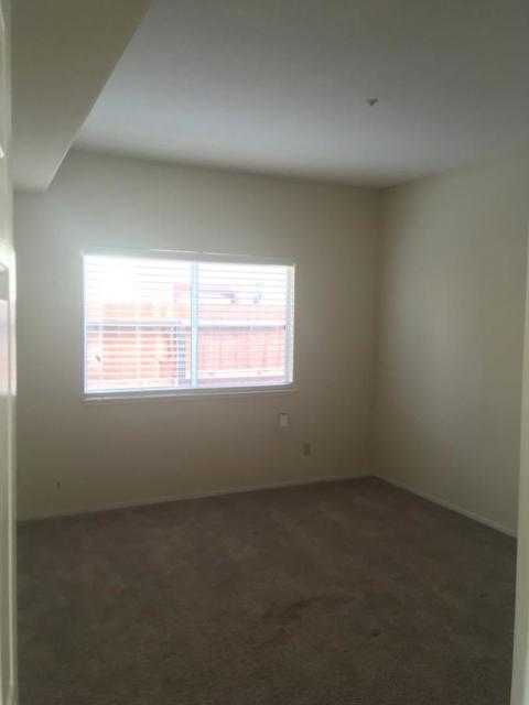 1109 Elmsford Way, Salinas CA: https://media.crmls.org/mediaz/6498ee4b-a4aa-4a7a-8558-932b6bad44d8.jpg