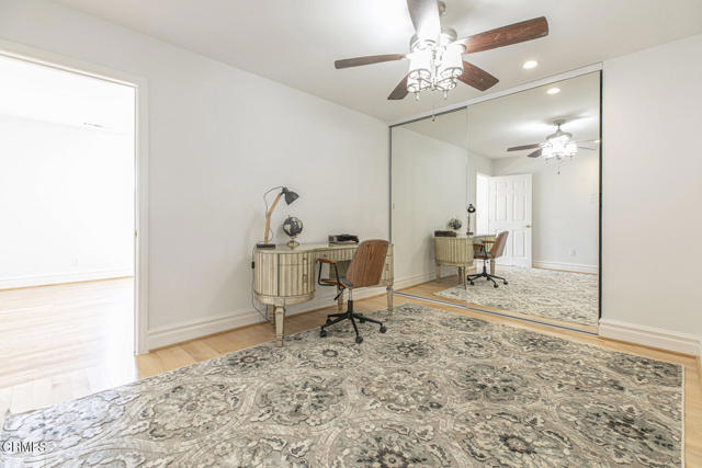 8857 Bluffdale Dr, Sun Valley CA: https://media.crmls.org/mediaz/649914ca-0285-4997-83fb-af2bb2d6aa95.jpg
