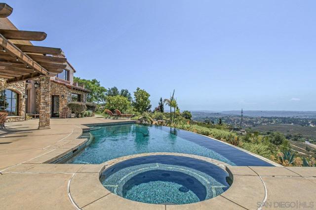 19557 Fortuna Del Este, Escondido CA: https://media.crmls.org/mediaz/64992b78-2eb1-49a4-84c7-a22204ca4422.jpg