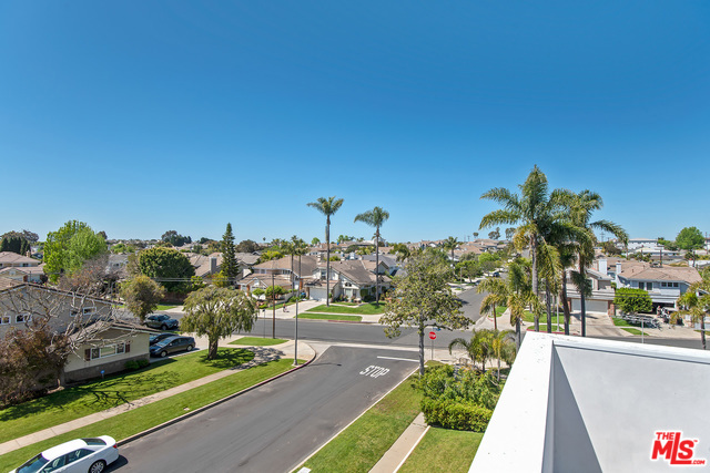 7447 W 81ST Street, Los Angeles CA: https://media.crmls.org/mediaz/6499363a-b1d6-460f-9ab7-2f7d34407697.jpg