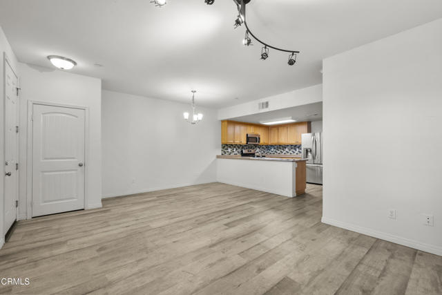 Detail Gallery Image 7 of 40 For 3016 Moonlight Park Ave, Oxnard,  CA 93036 - 3 Beds | 2/1 Baths