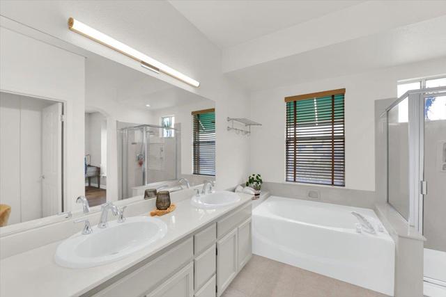 401 Baltic Circle,  CA: https://media.crmls.org/mediaz/649aad87-592b-47a1-949a-cfb99bb61904.jpg