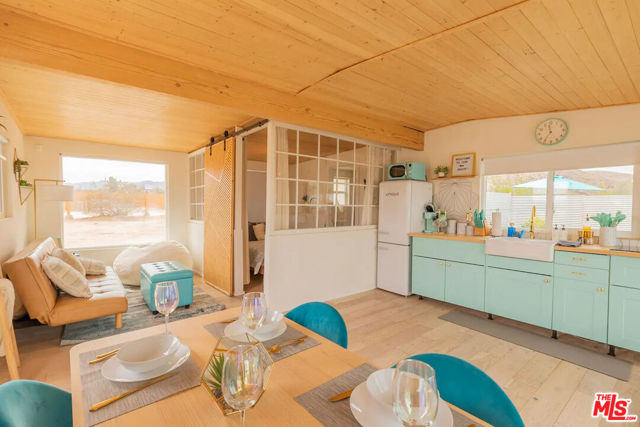62177 Jericho Way, Joshua Tree CA: https://media.crmls.org/mediaz/649b35b8-21d8-4812-8d36-13c0aaf33125.jpg