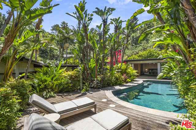 8547 Appian Way, Los Angeles CA: https://media.crmls.org/mediaz/649b8586-aa52-49e6-ad73-b2a71285e5d8.jpg