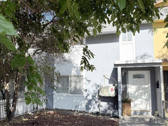 989 Palm Cir, Tracy CA: https://media.crmls.org/mediaz/649bb04f-e220-45af-a498-ab7fe385b506.jpg