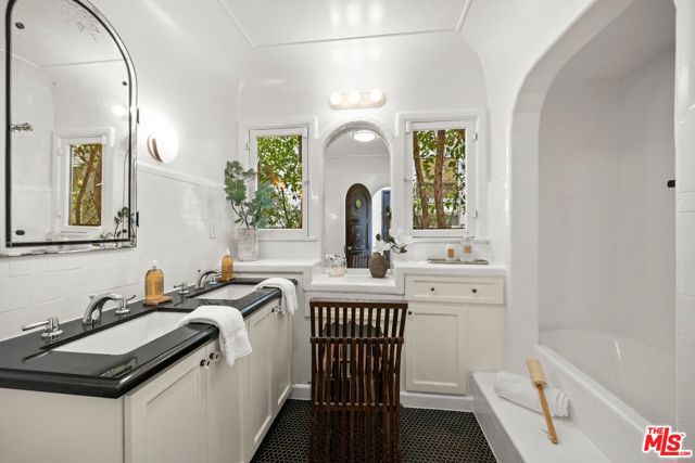 6410 Drexel Avenue, Los Angeles CA: https://media.crmls.org/mediaz/649bd4aa-729a-4ffd-8638-1c47f7ec0a35.jpg