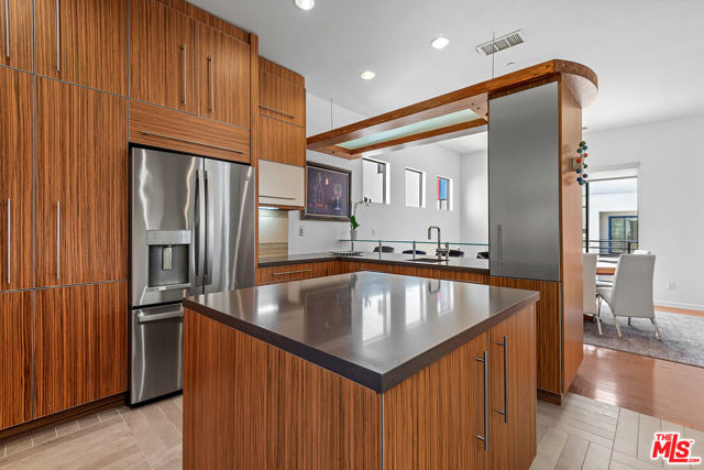 12936 Discovery, Los Angeles CA: https://media.crmls.org/mediaz/649c3b64-ef32-4b83-a291-ca0f5932098b.jpg