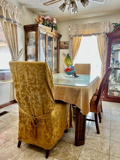 2071 Sunset View Place, San Jose CA: https://media.crmls.org/mediaz/649c9a4a-3b4d-423a-8d30-b1e62fcb377f.jpg