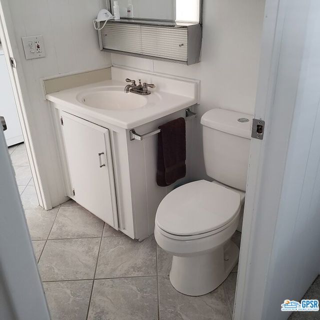 Guest Bathroom vanity.toilet