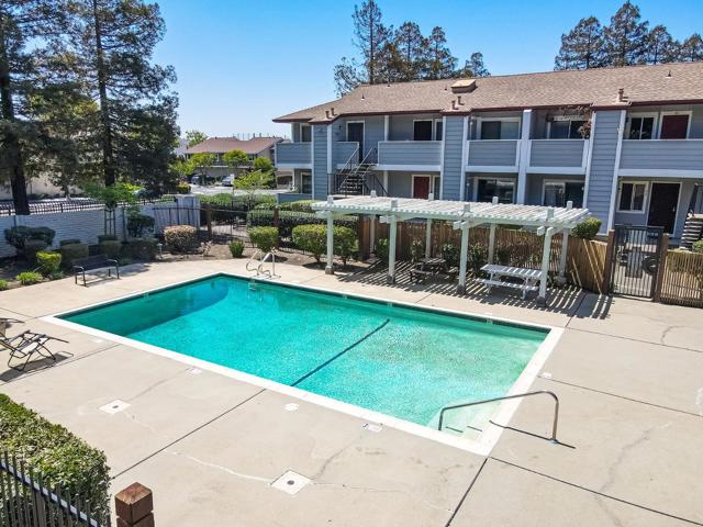 29629 Mountain Oak Court, Hayward CA: https://media.crmls.org/mediaz/649d120c-d17b-48ce-b36c-781e229603aa.jpg