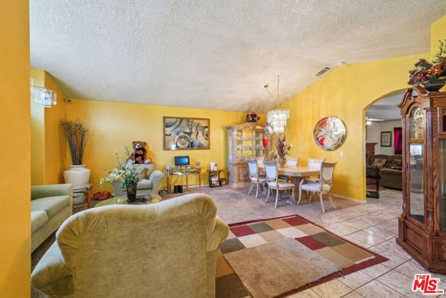 16185 Viho Road, Apple Valley CA: https://media.crmls.org/mediaz/649d2a14-b25b-4d81-b3df-053b8c13bfee.jpg