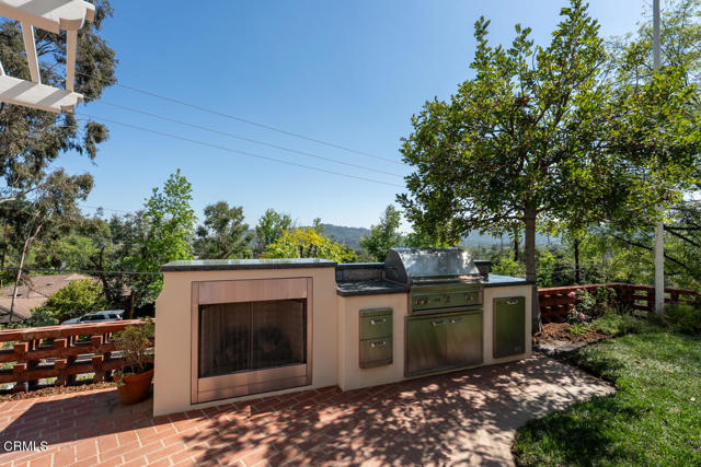 5109 Redwillow Lane, La Canada Flintridge CA: https://media.crmls.org/mediaz/649d5d2b-c07b-4ca9-8a84-5febd20d331b.jpg