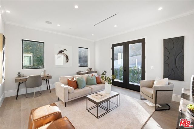 4351 Vanalden Avenue, Tarzana CA: https://media.crmls.org/mediaz/649d7e46-d522-4651-aeeb-c2bdb2903dd6.jpg